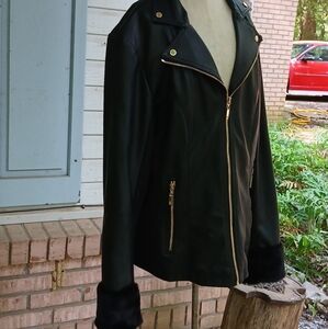Ivanka TRUMP VEGAN LEATHER‎ blk. Jacket W Fur Cuffs.  Sz.M